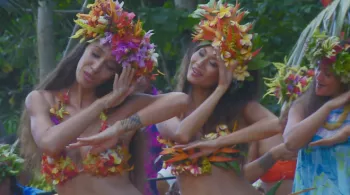 Trois danseuses de la troupe de Marguerite Lai
